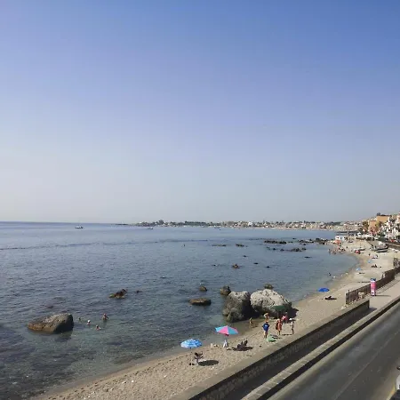 בית הארחה Tulla's גיארדיני נאקסוס