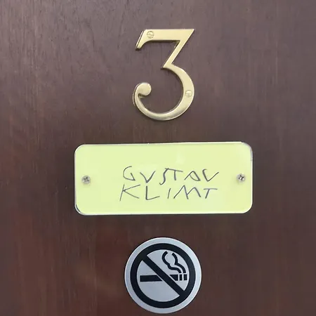 Tulla's بيت ضيافة