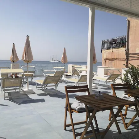 Tulla's Pensionat Giardini Naxos